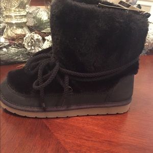 Girls new furry warm black boots